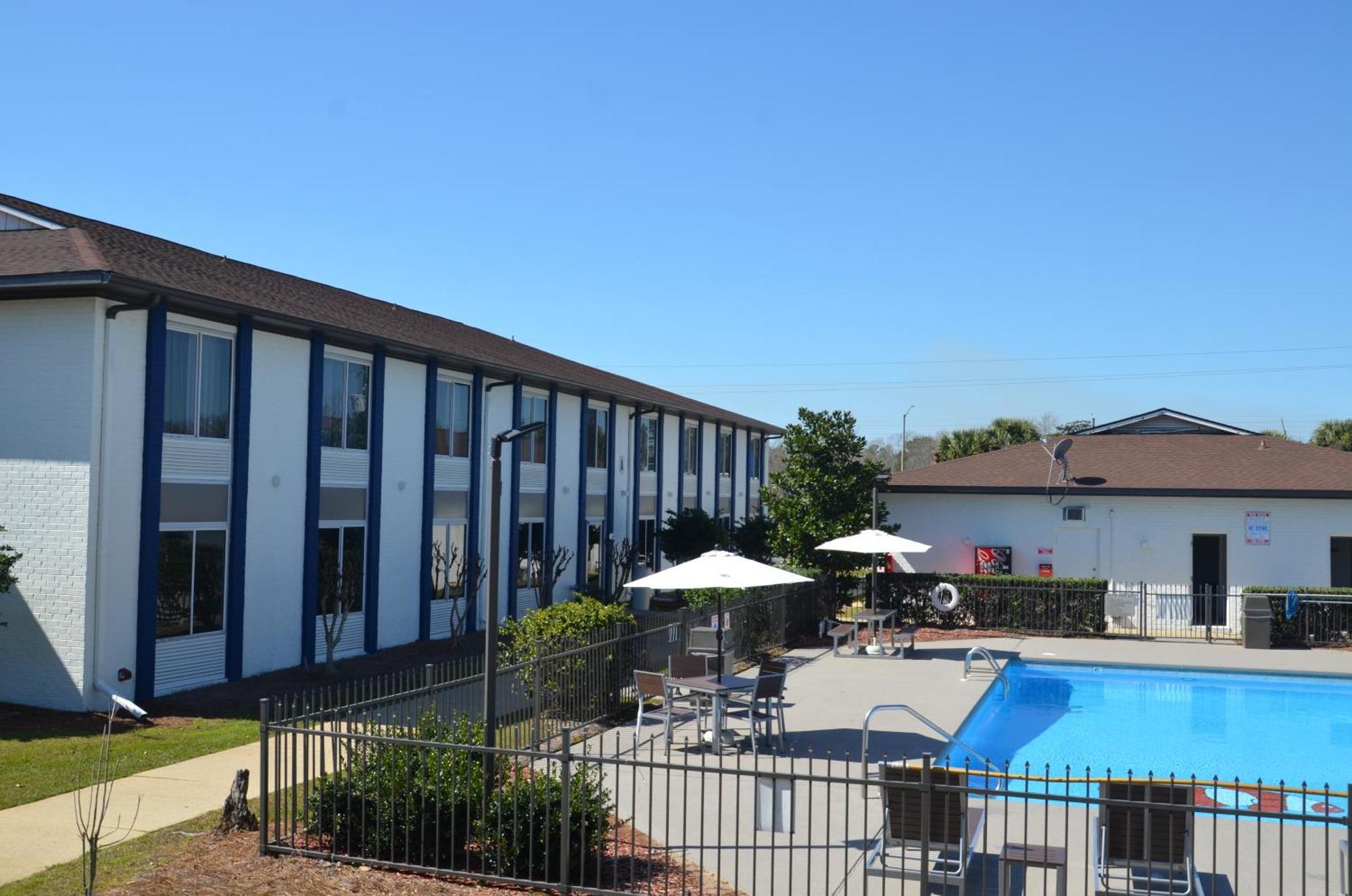 Americas Best Value Inn & Suites-Фолі Екстер'єр фото
